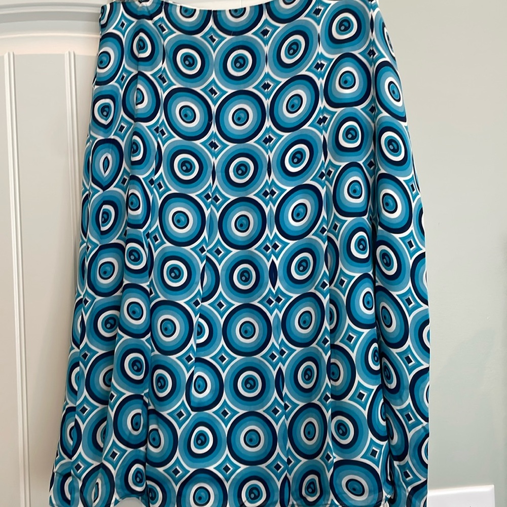 Soft and silky wrinkle free swaying skirt.